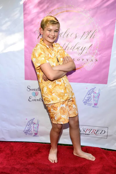 演员Kaido Lee Roberts于2023年8月24日在加利福尼亚州洛杉矶的The Famous Hub参加Natalie Kopyan的13岁生日 — 图库照片