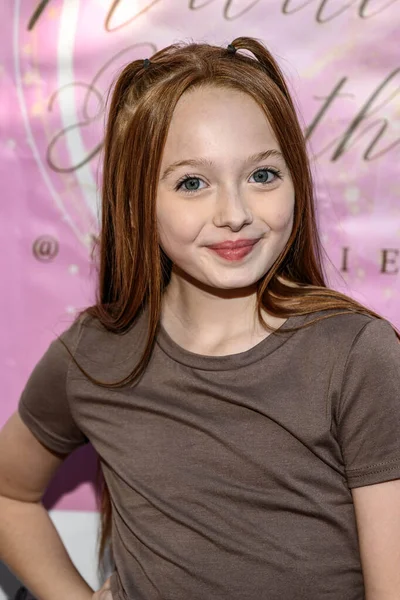 Actrice Charlie Townsend Woont Natalie Kopyan 13E Verjaardag Bij Famous — Stockfoto