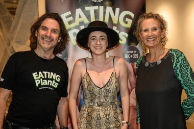 Dizinin Yaratıcısı Kate Clere, Aktris Amber Martinez, Serinin Yaratıcısı Mick McIntyre, Los Angeles 'ın Beverly Hills, Los Angeles' taki STUDIO 'da 2. Sezon Prömiyer gösterimine katıldı.