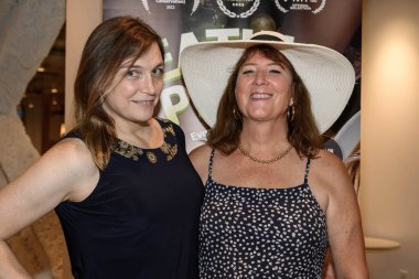 Yönetmen Scottie Madden ve arkadaşı Yiyor PLANTS Sezon 2 Los Angeles Premiere Screening at Beverly Hills, Los Angeles, CA 28 Ağustos 2023