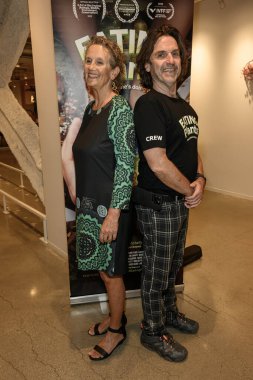 Dizinin Yaratıcısı Kate Clere, Serinin Yaratıcısı Mick McIntyre, Beverly Hills, Los Angeles, CA 28 Ağustos 2023 'te STUDIO' daki Los Angeles Prömiyer gösterimine katıldı.