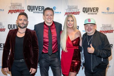 Aktör David Josh Lawrence, Aktör / Yapımcı Tom Malloy, Aktör Courtney Warner, Aktör Vince Lozano Los Angeles Film prömiyeri Travma Terapisi / Psikoz Güzel Sanatlar Tiyatrosu, Los Angeles, Kaliforniya, 29 Ağustos 2023