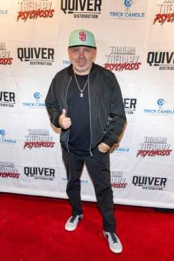 Aktör Vince Lozano Los Angeles Film prömiyerine katıldı Travma Terapisi / Psikoz Güzel Sanatlar Tiyatrosu, Los Angeles, CA 29 Ağustos 2023