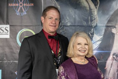 Yapımcı Jeff Berry, Aktris Kathy Garver Los Angeles Film Premiere BENEATH US 'e katılıyor. Hepsi Laemmles Town Center 5, Los Angeles, CA 14 Eylül 2023