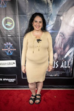 TV yapımcısı Samira Kazemeni Los Angeles Film Premiere BENEATH US Hepsi Laemmles Town Center 5, Los Angeles, CA 14 Eylül 2023