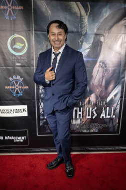 Aktör John Ozuna Los Angeles Film Premiere BENEATH US Hepsi Laemmles Town Center 5, Los Angeles, CA 14 Eylül 2023