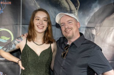 Aktris Crystal Loverro, yönetmen Dustin Ferguson Los Angeles Film Premiere BENEATH US Hepsi Laemmles Town Center 5, Los Angeles, CA 14 Eylül 2023