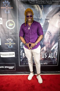 Aktör King Stewart Los Angeles Film Premiere BENEATH US Hepsi Laemmles Town Center 5, Los Angeles, CA 14 Eylül 2023