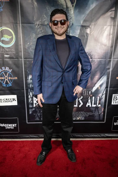 Yapım editörü Nolan Elias Los Angeles Film Premiere BENEATH US All at Laemmles Town Center 5, Los Angeles, CA 14 Eylül 2023