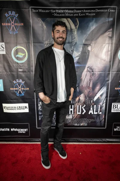 Yönetmen Pierre Tsigaridis Los Angeles Film Premiere BENEATH US Hepsi Laemmles Town Center 5, Los Angeles, CA 14 Eylül 2023
