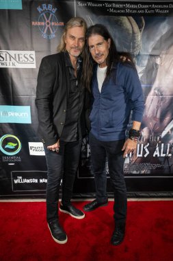 Aktör Yan Birch, Aktör Billy Wirth Los Angeles Film Premiere BENEATH US Hepsi Laemmles Town Center 5, Los Angeles, CA 14 Eylül 2023