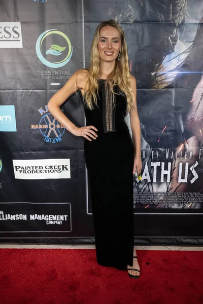 Aktris Kerry Bazarova Los Angeles Film Premiere BENEATH US 'e katılıyor. Hepsi Laemmles Town Center 5, Los Angeles, CA 14 Eylül 2023