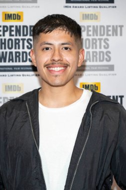 Aktör Douglas Lopez, Regal Sinema 'da 2023 Indie Short Film Ödülleri ve Leydenville Gösterimi' ne katılıyor.