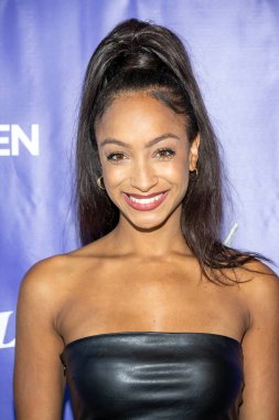 The City of West Hollywood ve onun Kadın Danışmanlık Konseyi 'nin Batı Hollywood Şehir Meclisi Chambers, Los Angeles 23 Eylül 2023' te Nasıl Hackleneceği Konseyine Nasıl Hacklenir Özel Gösterimi 'ne katılıyor.