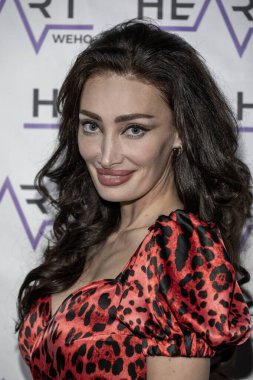 Aktris model Eteri Shergeliia, 12 Ekim 2023 'te Heart Night Club, Los Angeles' ta düzenlenen Pound Town güreş prömiyerine katıldı.