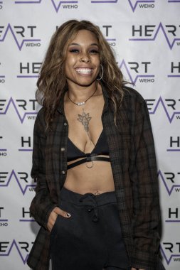 Model Karma Lee, 12 Ekim 2023 'te Heart Night Club, Los Angeles' ta düzenlenen Pound Town Güreş Galasına katıldı.