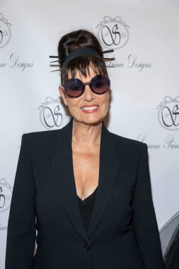 Emmy ödüllü stilisti Brenda Cooper, Özel Tasarımcı Symone Prince 'e katılıyor. The Britely, Los Angeles, CA 19 Ekim 2023' te VIP koleksiyonunu sunuyor.