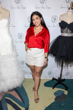 L 'Dezen operatörler başkanı Salome Soni, Özel Tasarımcı Sembol Prensi' ne katılıyor. En son koleksiyonunu 19 Ekim 2023 'te The Britly, Los Angeles' ta sunuyor.