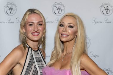 Aktris Nika Khitrova, Özel Tasarım Prensi Özel Tasarımcı Sembol Prensi The Britly, Los Angeles, CA 19 Ekim 2023 'te VIP koleksiyonunu sunar.