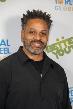 Yönetmen Carl Seaton 20 Ekim 2023 'te The Beehive, Los Angeles' ta düzenlenen Küresel Gençlik Film Festivali 'ne katıldı.
