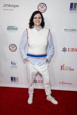 Otistik aktör Lillian Carrier, 28 Ekim 2023 'te Woodland Hills Country Club, Los Angeles' taki Otizm Hizmetleri için 2. Yıllık Ghoul Galası 'na katıldı.