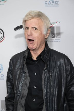 Yazar Lawrence H. Levy, 28 Ekim 2023 'te Woodland Hills Country Club, Los Angeles' ta düzenlenen Otizm Hizmetleri için 2.