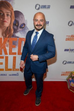 Aktör ve yardımcı yapımcı Bert Rotundo, 9 Kasım 2023 'te Westwood, Los Angeles' taki Regency Village Theatre 'da Çıplak Şemsiye Maceraları' nın dünya prömiyerine katıldı.