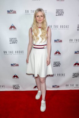 Komedyen Thash Mose, 11 Kasım 2023 'te Hotel Ziggy, Los Angeles' ta Gaziler İçin OTR Komedyenleri Sunar.