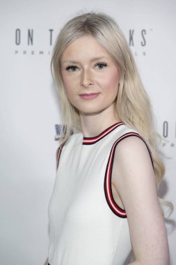 Komedyen Thash Mose, 11 Kasım 2023 'te Hotel Ziggy, Los Angeles' ta Gaziler İçin OTR Komedyenleri Sunar.