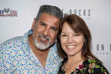 Usta Carlos Arambula ve eşi Robin, 11 Kasım 2023 'te Hotel Ziggy, Los Angeles' taki Gaziler İçin OTR Komedyenleri 'ne katıldı.