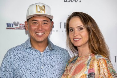 Usta John Ko ve eşi Natala, 11 Kasım 2023 'te Los Angeles Ziggy Oteli' nde Gaziler İçin OTR Komedyenlerine katıldı.