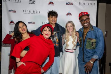 Komedyenler Cat Ce, Christine Peake, Denny Plom, Thash Mose, Willie Macc Hotel Ziggy, Los Angeles 'taki Gaziler İçin OTR Komedyenleri Sunar, 11 Kasım 2023