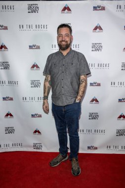 20 yıl donanma emektarı Robert McGill, 11 Kasım 2023 'te Los Angeles Ziggy Oteli' nde Gaziler İçin OTR Komedyenleri Sunar.