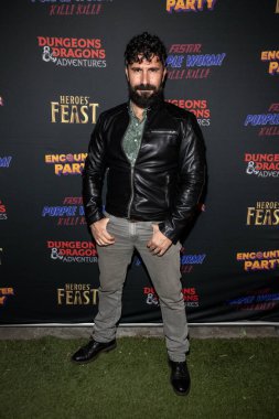 Aktör Luis Carazo, E.P. 'de Zindanlar ve Ejderhalar Maceraları gösterimine katıldı. ve L.P. çatısı, Los Angeles, CA 13 Kasım 2023