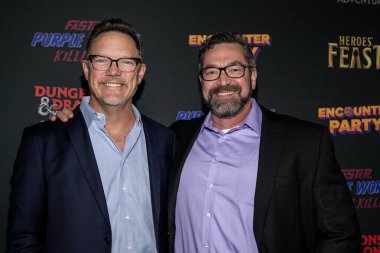 Aktör Matthew Lillard, oyun oyuncusu Luke Gygax EP 'de Zindanlar ve Ejderhalar Maceraları gösterimine katıldı. ve L.P. çatısı, Los Angeles, CA 13 Kasım 2023