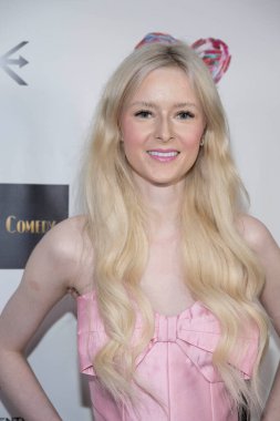 Komedyen Kadın Oyuncu Thash Mose, Max Etkinlikleri 'ne katıldı SIXTY Beverly Hills, Los Angeles, CA 17 Kasım 2023' te Komedi Modelleri sunar