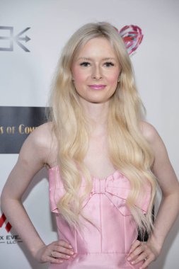 Komedyen Kadın Oyuncu Thash Mose, Max Etkinlikleri 'ne katıldı SIXTY Beverly Hills, Los Angeles, CA 17 Kasım 2023' te Komedi Modelleri sunar