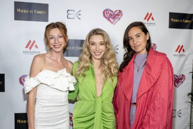 Şarkıcı Delaney Jean Aktris Alessandra Williams, Moda tasarımcısı Nicole Majka SIXTY Beverly Hills, Los Angeles, CA 17 Kasım 2023 'te Max Etkinlik Komedi Modelleri' ne katıldı.