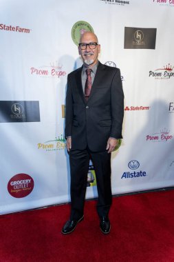 Jim Dellalonga (Bellflower yüksek rütbeli), 2 Aralık 2023 'te Los Angeles' taki Özel Konutlarda Sınırsız Bağış Gecesi 'ne katılır.