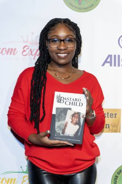 Yazar Kawaya Haynes, 2 Aralık 2023 'te Los Angeles' taki Özel Konutlarda Sınırsız Bağış Gecesi 'ne katılıyor.