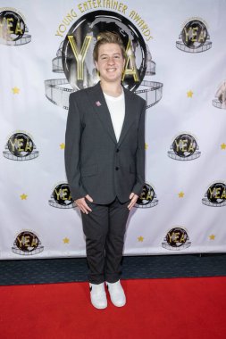 Aktör Holden William Hagelberger, Şaban Tiyatrosu 2023 Yıllık Genç Eğlence Ödülleri 'ne katılıyor.