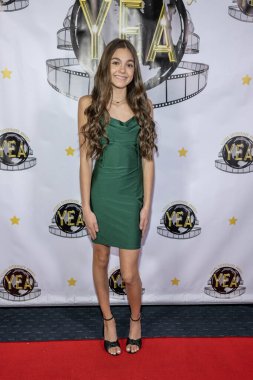  Aktris Alyssa Gervasi, Şaban Tiyatrosu, Los Angeles 'ta düzenlenen 8. Geleneksel Genç Eğlence Ödülleri' ne katıldı.