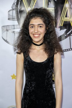  Oyuncu Mehra Marzbani, Şaban Tiyatrosu, Los Angeles 'ta düzenlenen 8. Geleneksel Genç Eğlence Ödülleri' ne katıldı.