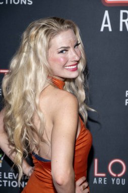  Aktris Holly Hester Los Angeles Cosplay filminin galasına katılıyor Laemmle NoHo 7 Cinemas, Los Angeles, CA 8 Aralık 2023