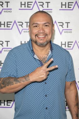 Aktör Crispin Alapag, J. Michael Arnoldi 'nin doğum günü partisi Bash and Toy Drive' a katılır ve 9 Aralık 2023 'te Batı Hollywood, Los Angeles' taki Heart WeHo Gece Kulübü 'nde G Tom Mac' in performansını sunar.