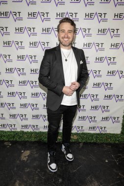 ATB Yetenek Menajeri Jonathan Erickson, J. Michael Arnoldi Birthday Bash ve Oyuncak Sürücüsü 'ne katılıyor. 9 Aralık 2023' te Batı Hollywood, Los Angeles 'ta Heart WeHo Gece Kulübü' nde G Tom Mac performansı sergiliyor.