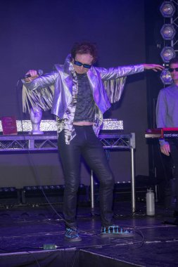 Müzisyen G. Tom Mac, J. Michael Arnoldi Doğum Günü Bash ve Oyuncak Yolu 'nda performans sergiliyor. 9 Aralık 2023' te Batı Hollywood, Los Angeles 'taki Heart WeHo Gece Kulübü' nde G Tom Mac performansı sergiliyor.