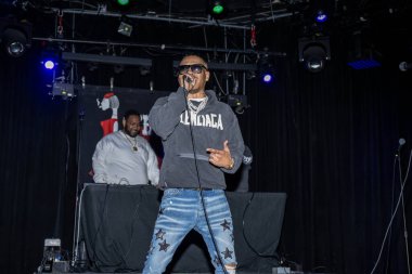 Müzik sanatçısı Şef Sean, DJ Cheeseburger, Whisky a Go Go 'daki Çirkin Kazak Partisi Konseri' nde sahne aldı.