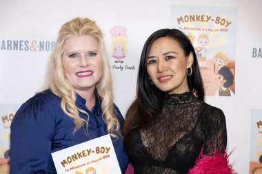 Yazar Rachele Sweetser, Komedyen Cat Ce, Rachele Sweetser 'ın 