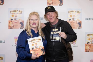 Yazar Rachele Sweetser, Yazar Scott Nathan, yazar Rachele Sweetser 'ın 